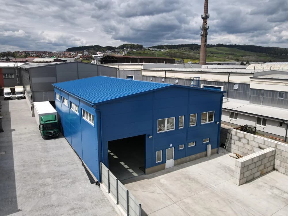 Dielne a skladové haly